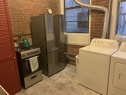 Rented by Flatiron Real Estate Advisors LLC | media 4