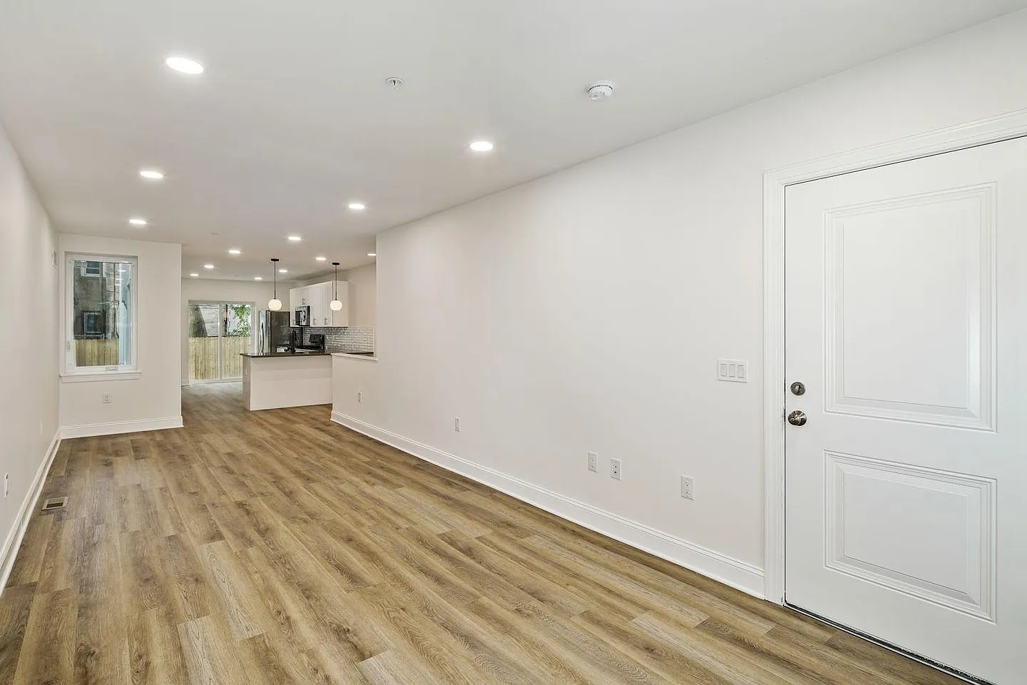 2 bed, 1083 sqft, $1,800 — Photo 3
