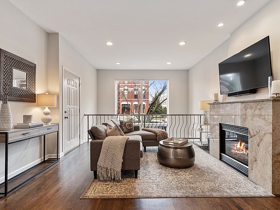 3rd image of 1048 N Wolcott Ave #1