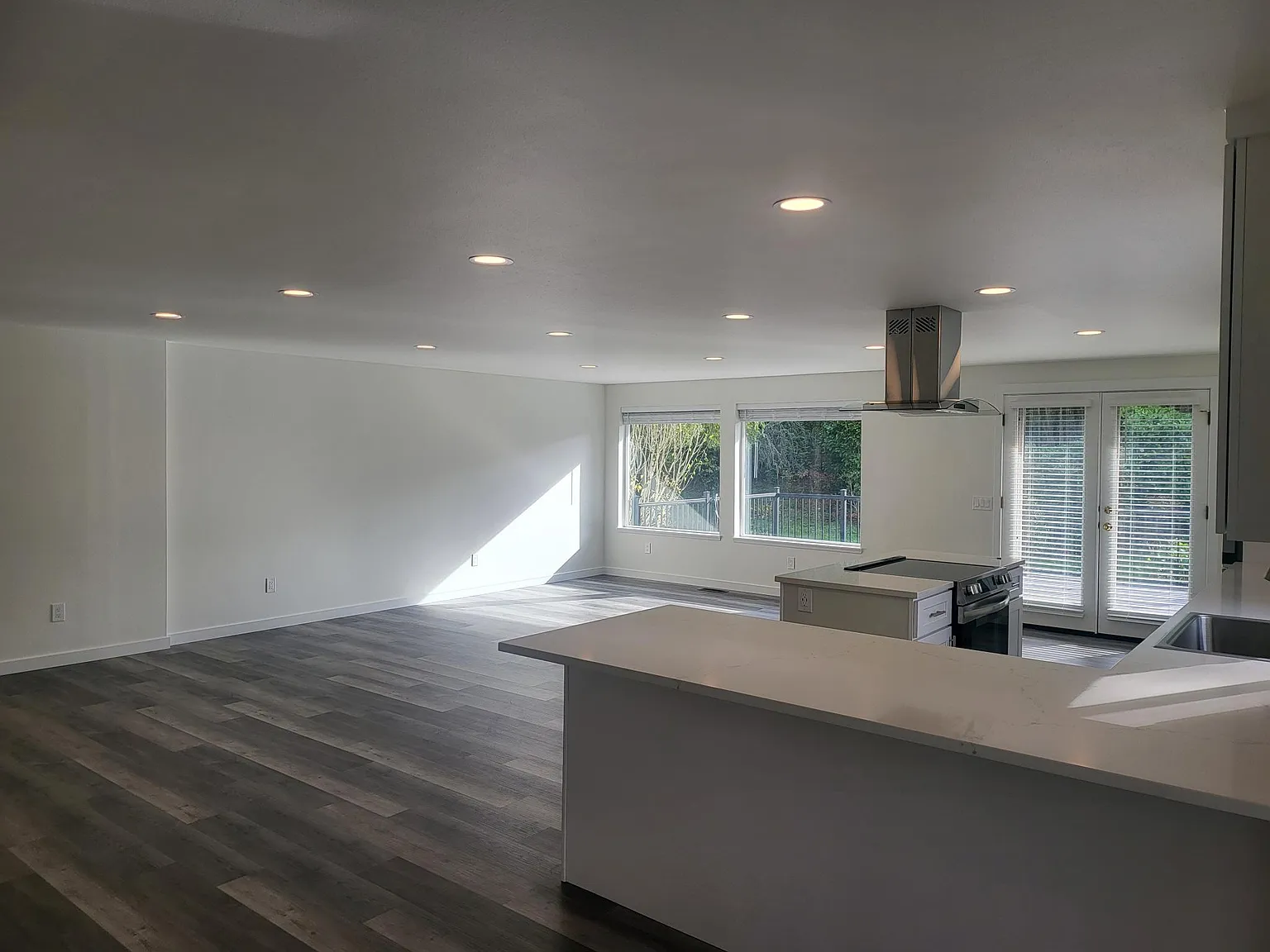 3 bed, 2.5 bath, 1608 sqft, $3,500 — Photo 4