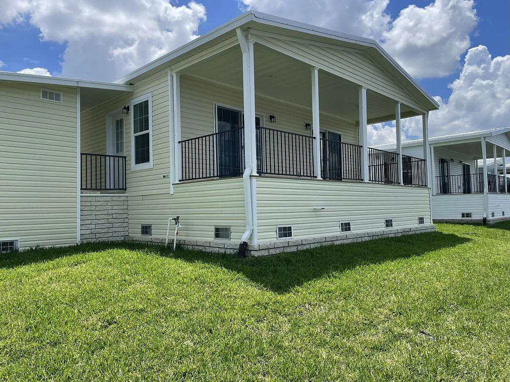 2 bed, 2.0 bath, 1669 sqft, $1,649 — Photo 3