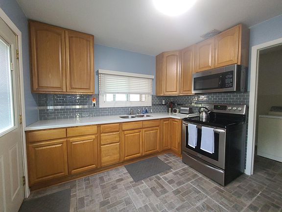 4th image of 270 Sara Ave