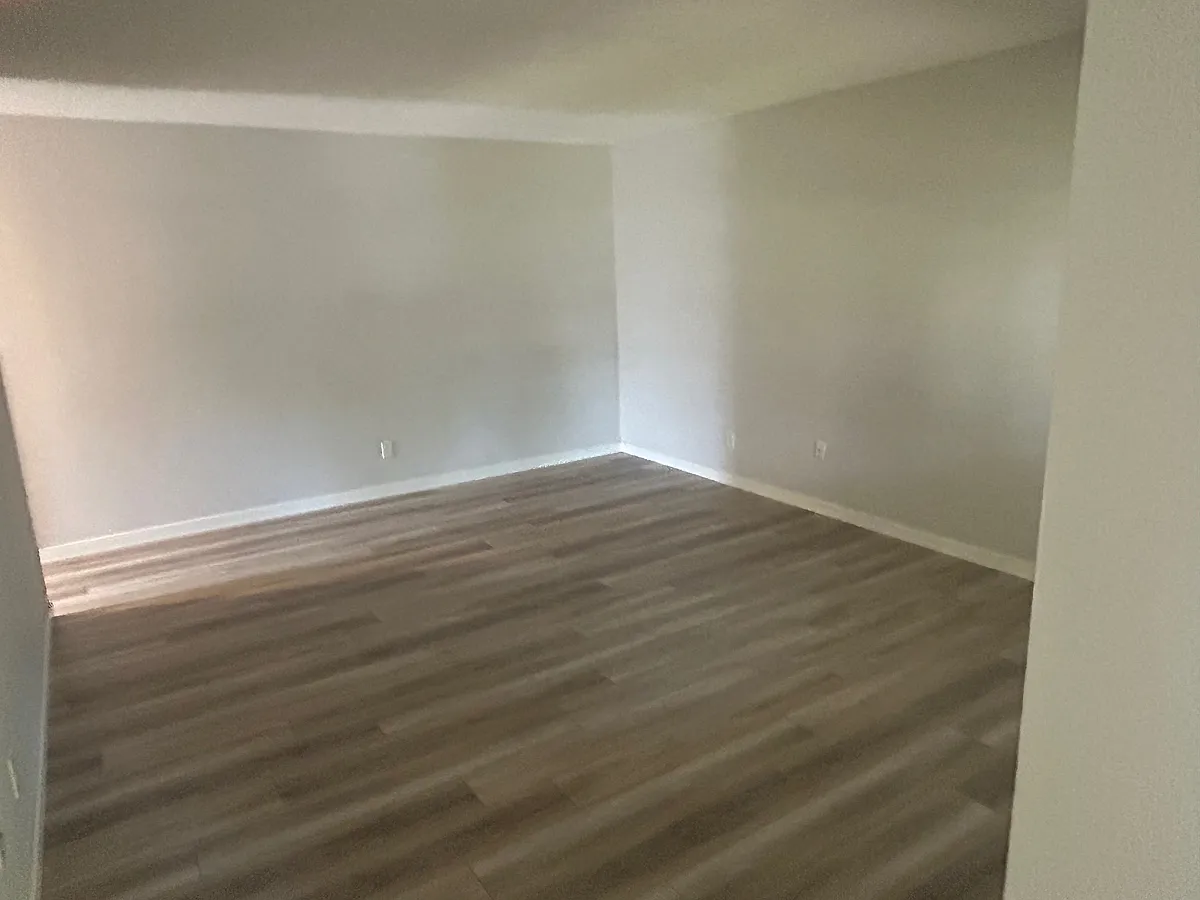 Building Photo - 2424 W Lawrence Ave #2424