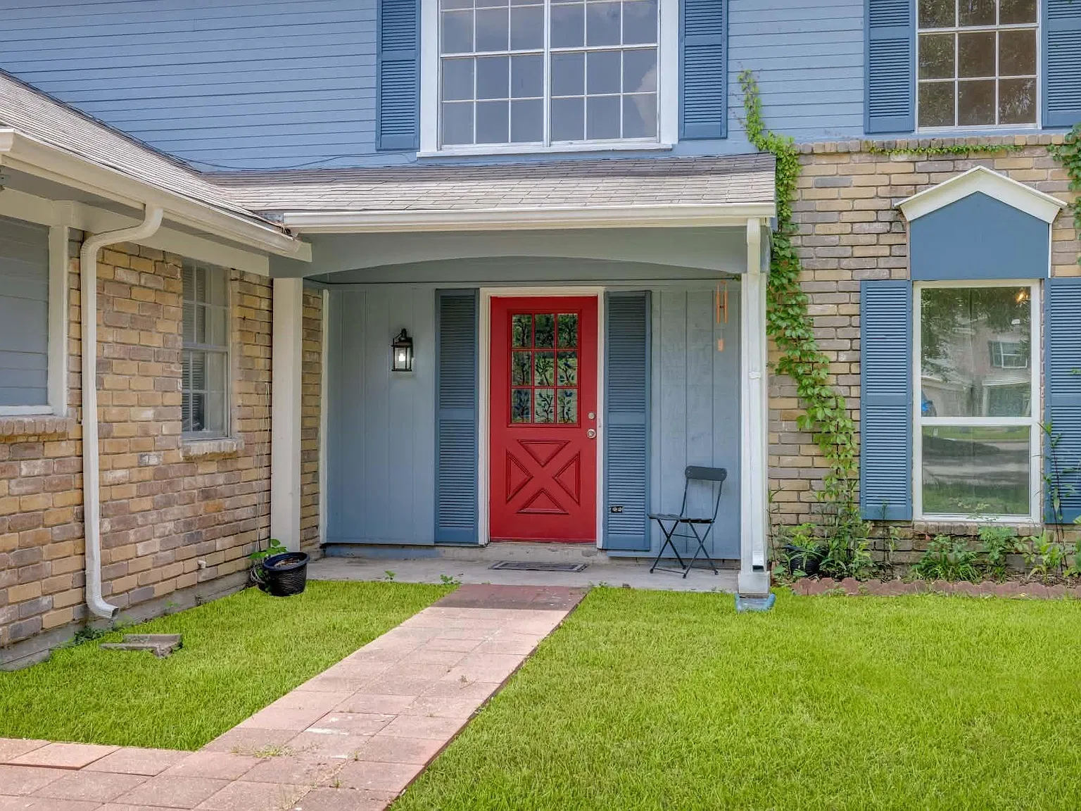 5 bed, 3.0 bath, 2336 sqft, $2,400 — Photo 2