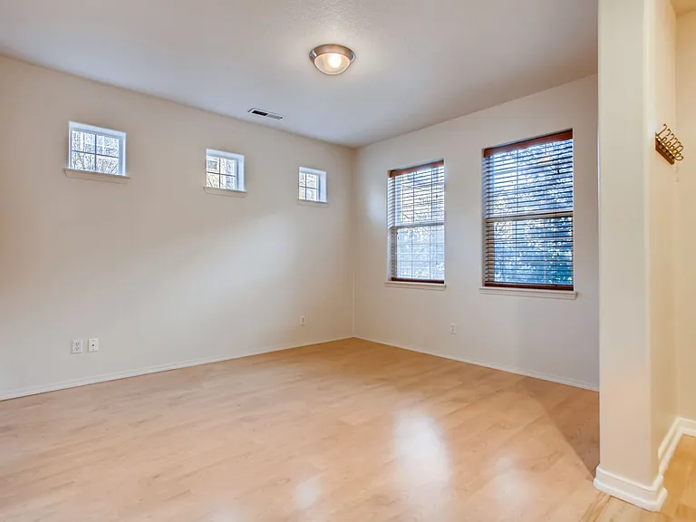 889 NE Caden Ave — Photo 3