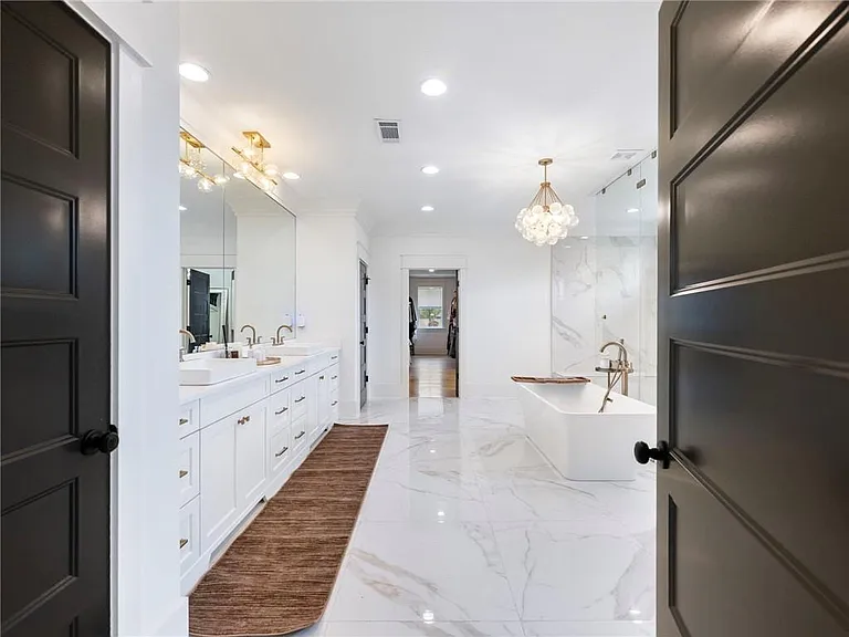 566 Versailles Dr — Photo 46