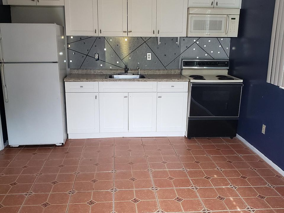 1st image of 651 SE Prineville St