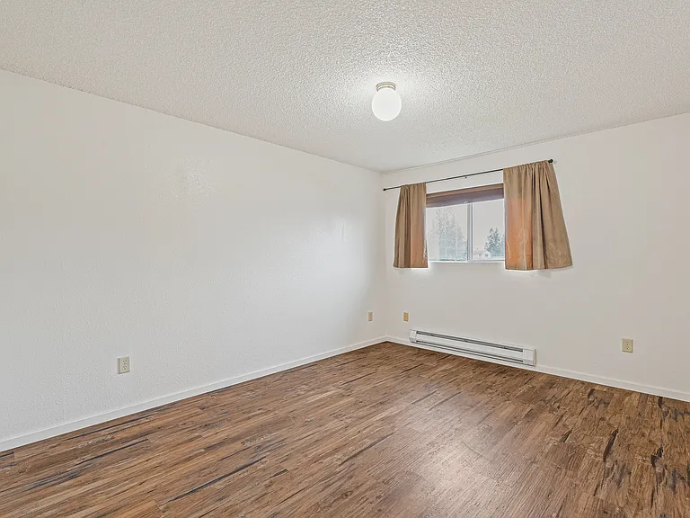 653 Myrtine St #A — Photo 16