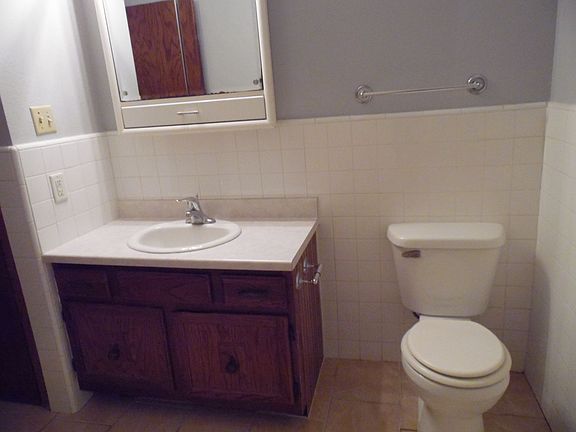 3rd image of 4400 S Louise Ave #60ed61e12