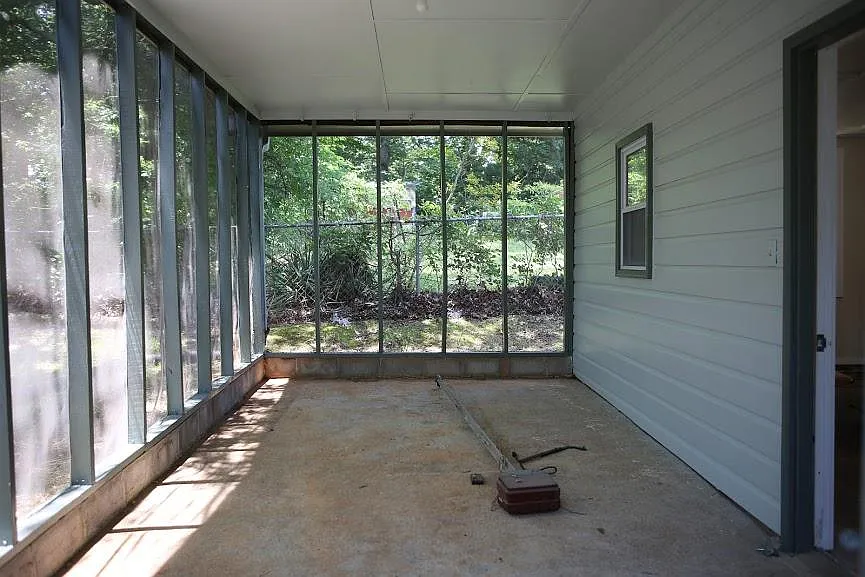 555 Richland St — Photo 4