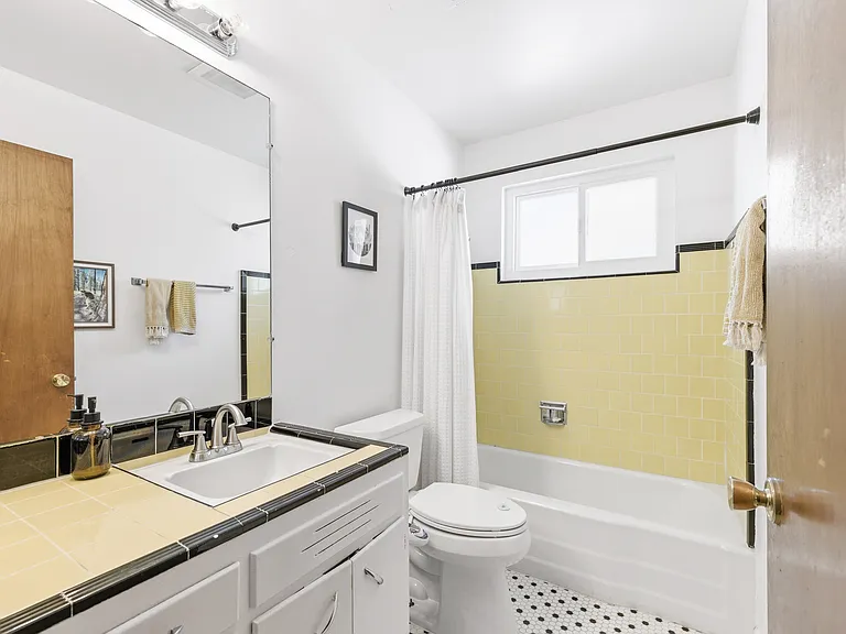 304 W Pine Ave — Photo 9