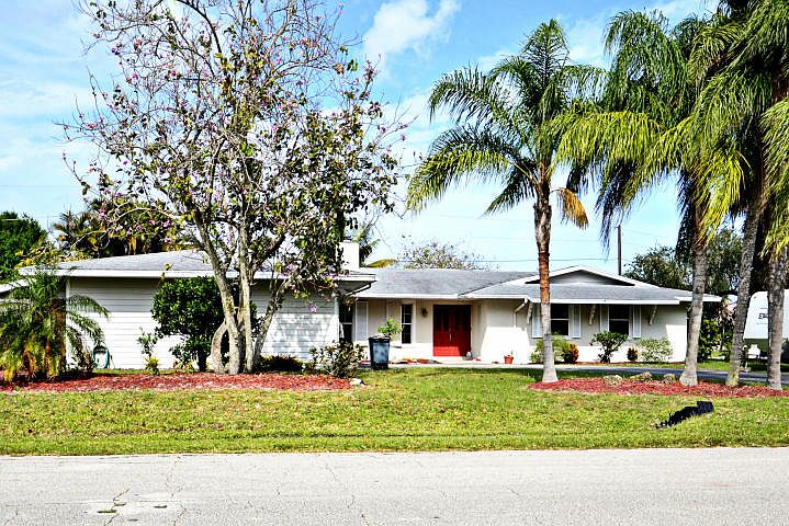 1st image of 703 NE Galilean St
