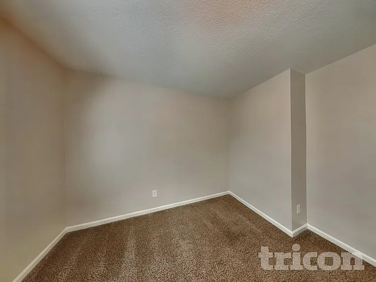 711 Archers Ln — Photo 12