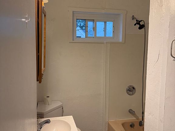 5th image of 133 Franklin Ave
