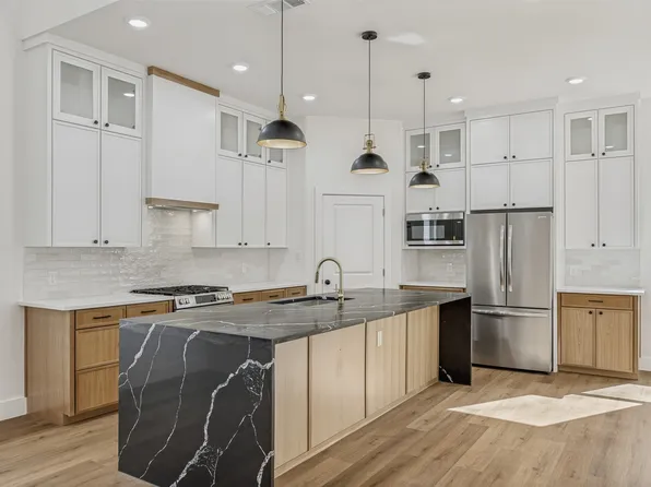 3910 Harlingen St, Dallas, TX 75212