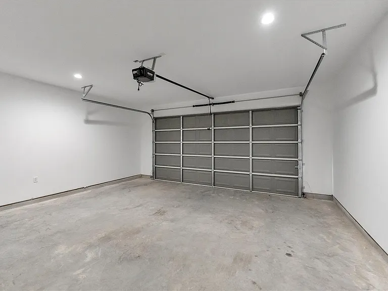 939 Lake View Dr — Photo 30