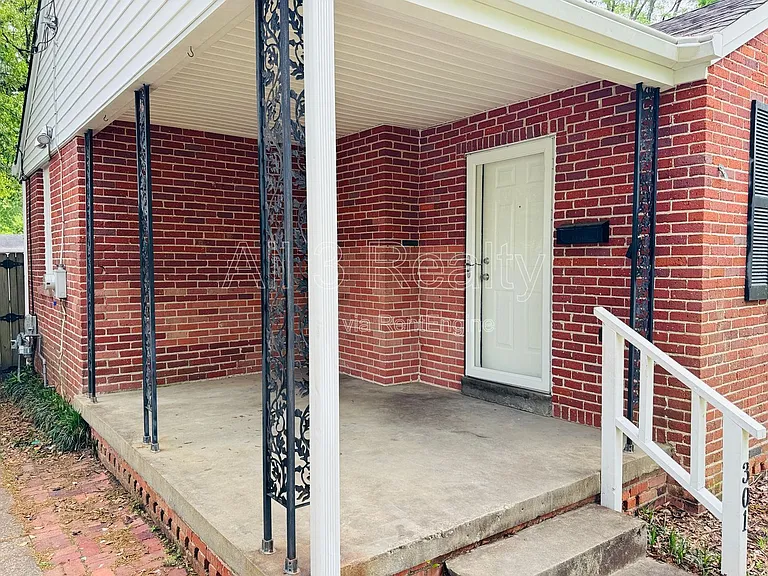 301 Bradley Dr — Photo 4