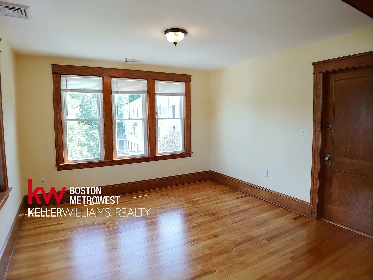 2 bed, 1027 sqft, $1,800 — Photo 2