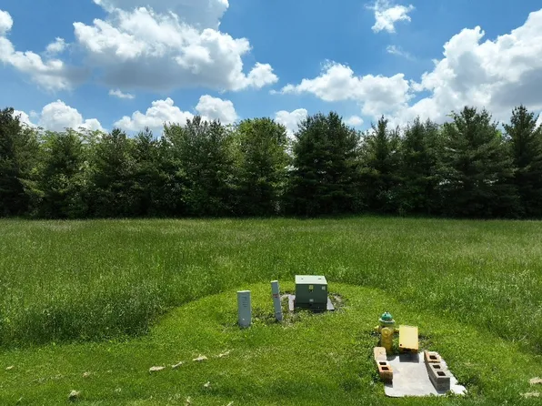 35 Broadmoor, Mattoon, IL 61938