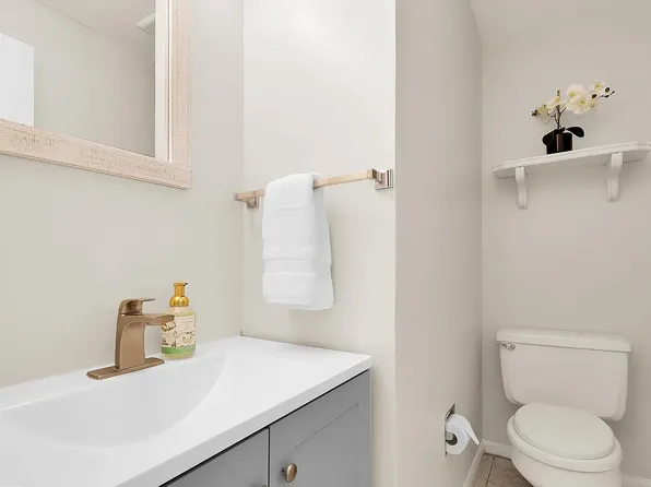 11517 Cherry Grove Dr, Gaithersburg, MD 20878