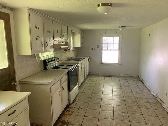 4th image of 9811 Cleveland Dr