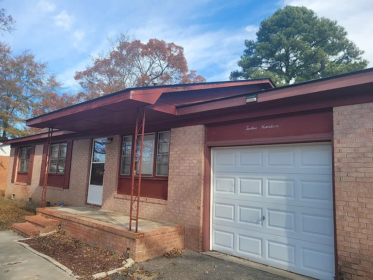 1219 Chilton Dr — Photo 2