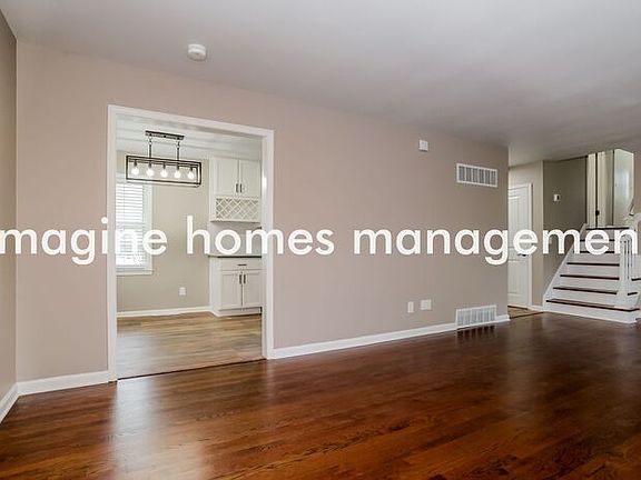 4th image of 8610 W 92nd St