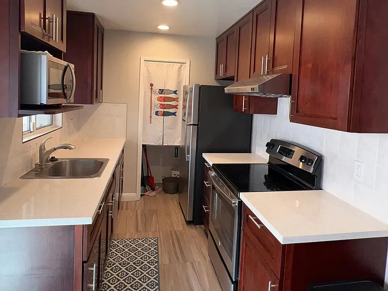 110 Gladys Ave #A — Photo 10