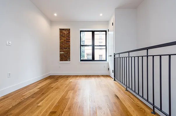 Rented by Nooklyn NYC LLC | media 122