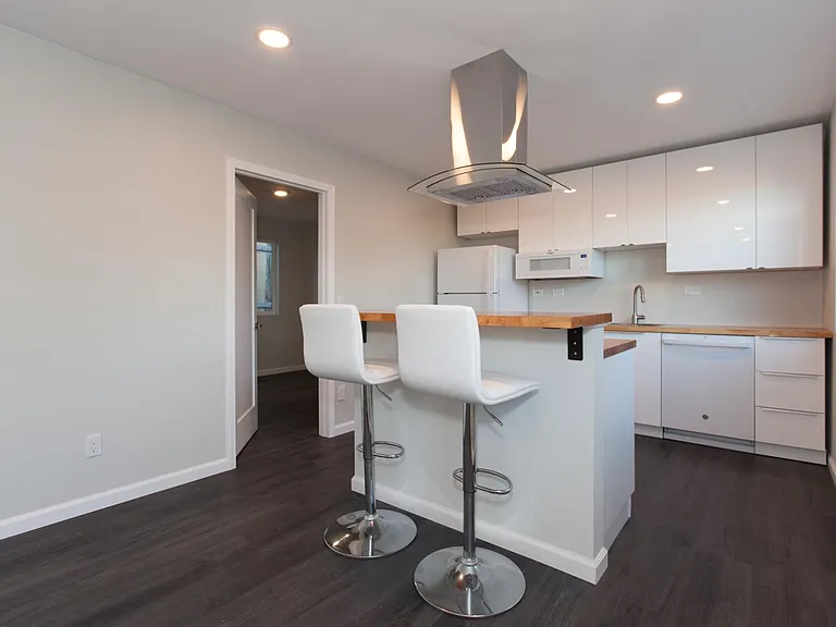 4358 Aragon Dr — Photo 4