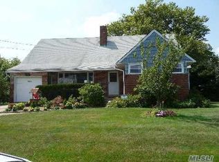 586 S Long Beach Ave, Freeport, NY 11520