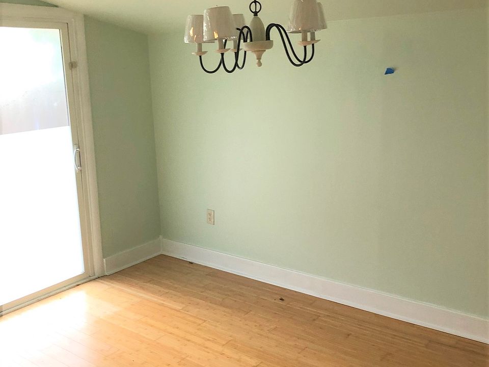 2nd image of 150 Oakmont Pl