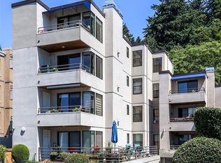 4222 Beach Dr SW APT 303, Seattle, WA 98116