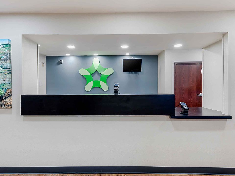 Lobby and Guest Check-in