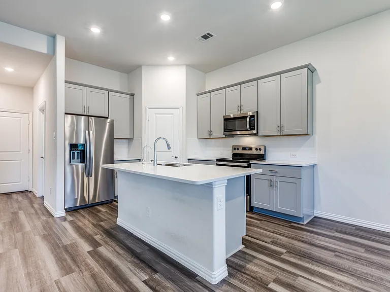 226 Stonebrook Trl — Photo 8