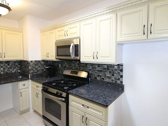 2nd image of 33 Palmetto St #2