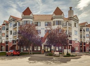 20 NE Royal Oak Plz NW #210, Calgary, AB T3G 0E6