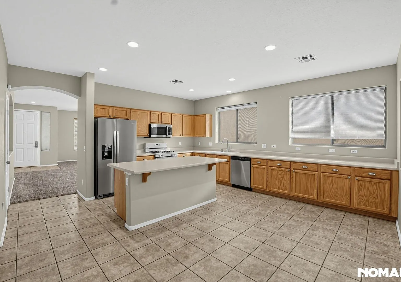 Spacious 4BR House in Avondale — Photo 4