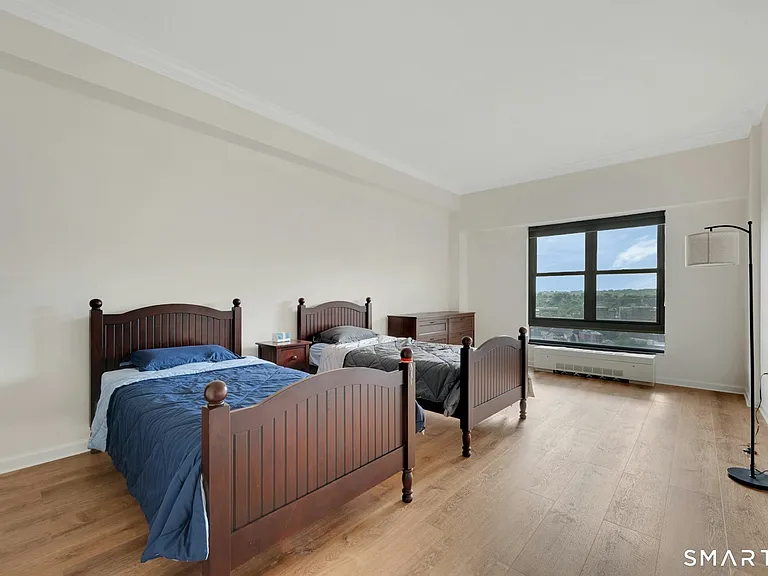 44 Strawberry Hill Ave #12F — Photo 12