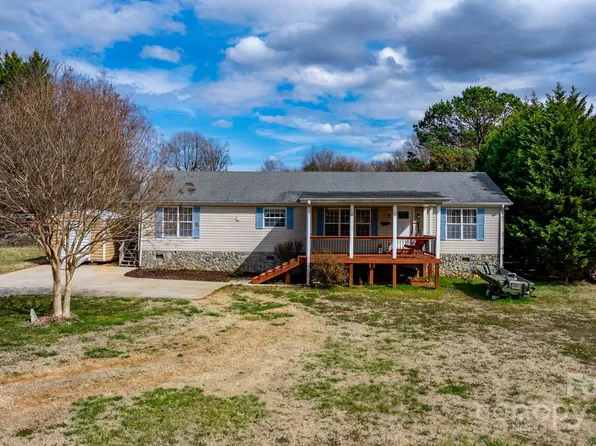 1818 Valley Springs Dr SE, Conover, NC 28613