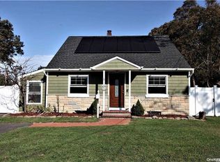 18 Anna St, Bay Shore, NY 11706