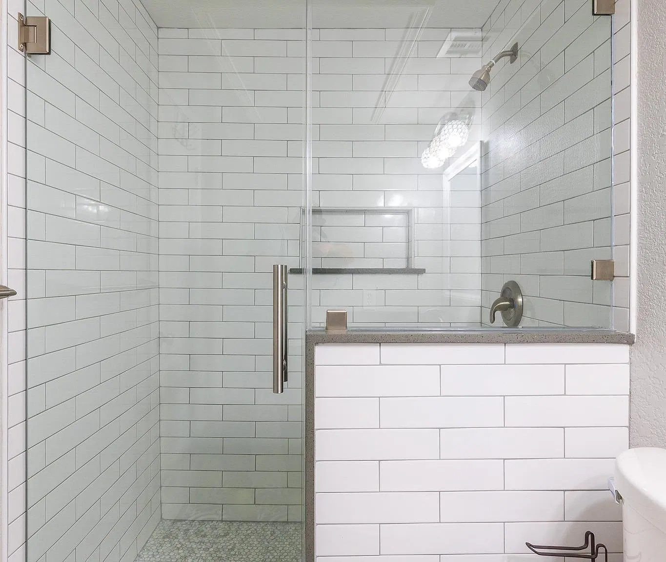 3900 Woodchase Dr — Photo 3