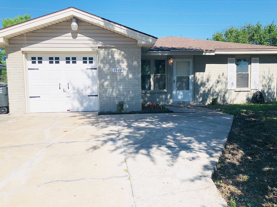 1st image of 1922 Rockford Dr
