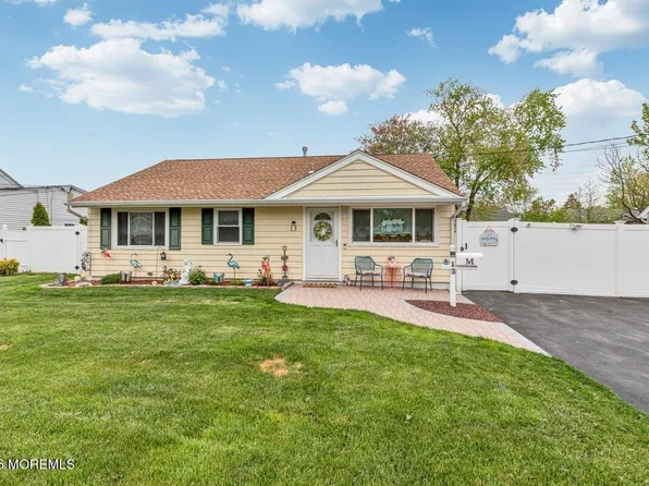 13 Roland Place, Hazlet, NJ 07730