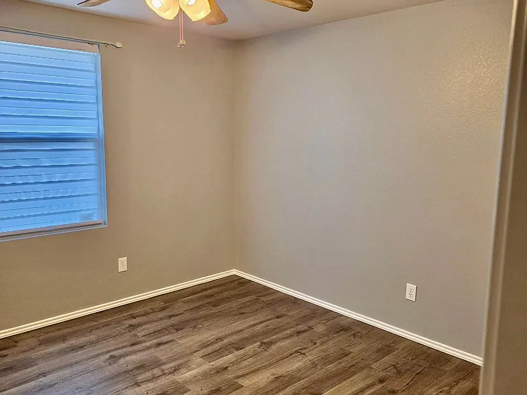 1217 Evergreen St — Photo 6