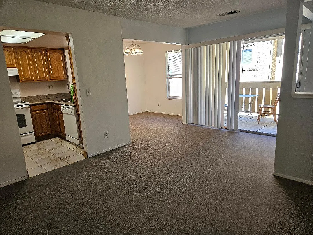2 bed, 1019 sqft, $2,650 — Photo 3