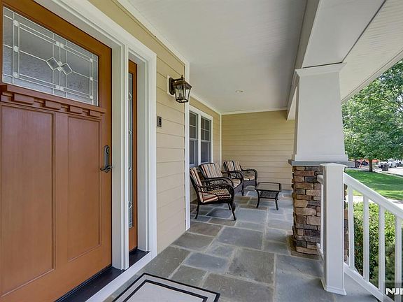 5th image of 23 Hollybrook Road