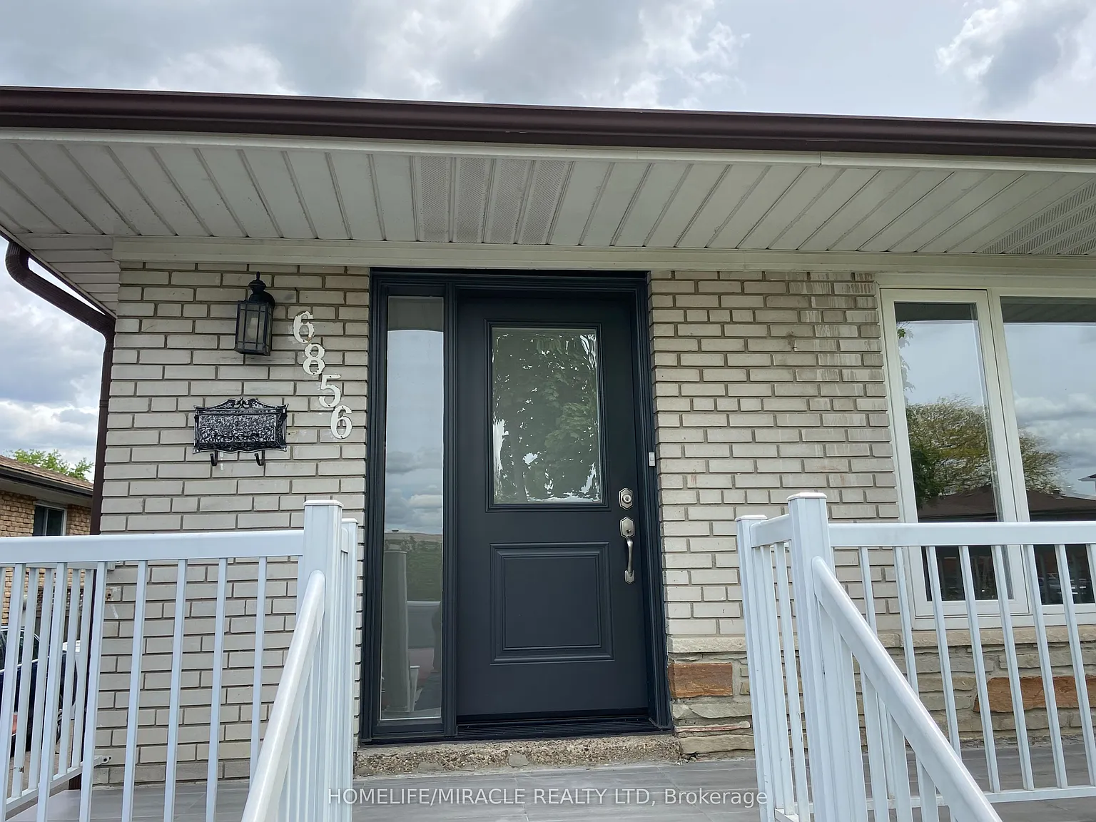 3 bed, $2,800 — Photo 1