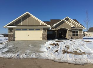 920 Whisper Falls Ct, Menasha, WI 54952