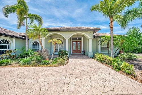 900 Park Place Dr Photo 1